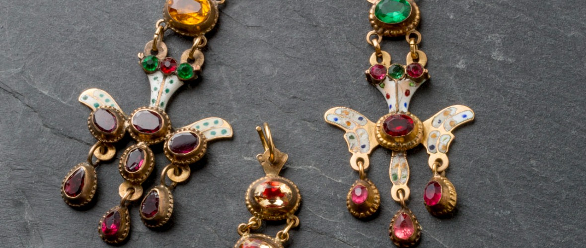Saint-Esprit, Bijoux en or, email et pierres